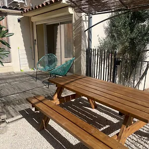 Maison De Village Au Pied Du Luberon. Hébergement de vacances